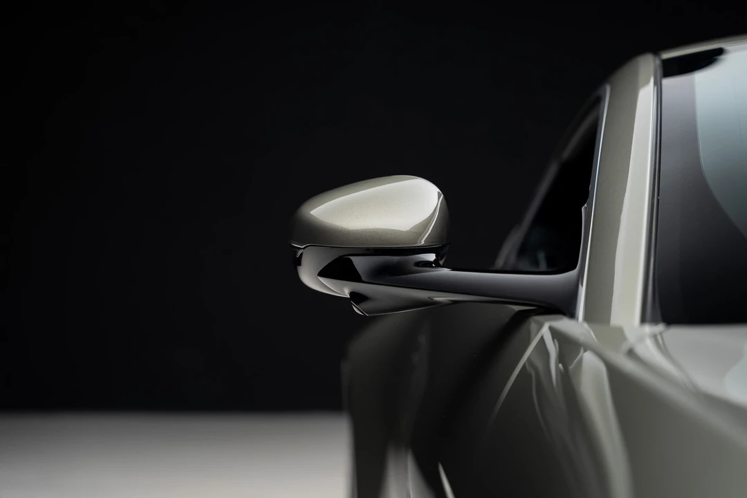 2025 Aston Martin V8 Vantage (2019+) - Image 14 of 31