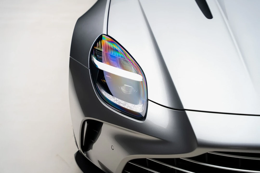 2025 Aston Martin Vantage - Image 12 of 31