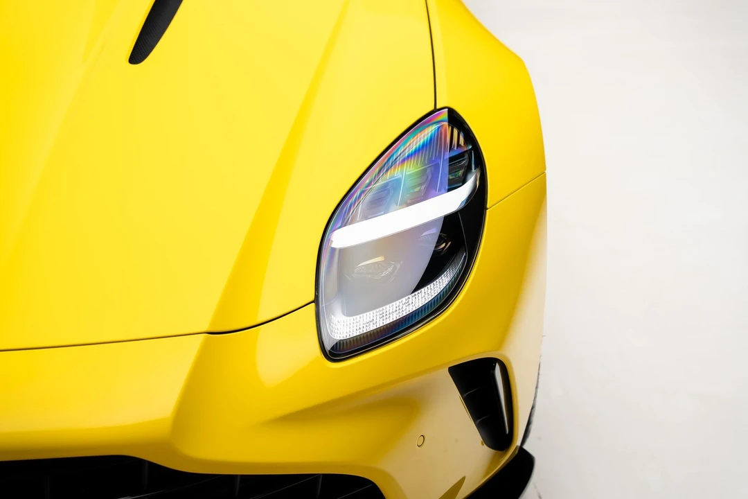 2025 Aston Martin V8 Vantage (2019+) - Image 11 of 31