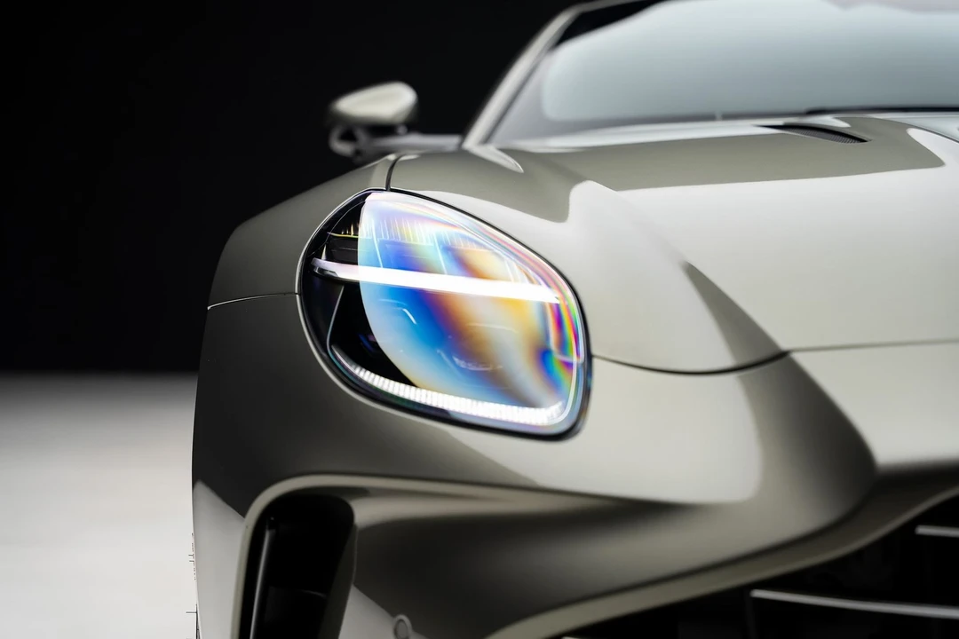 2025 Aston Martin V8 Vantage (2019+) - Image 9 of 31