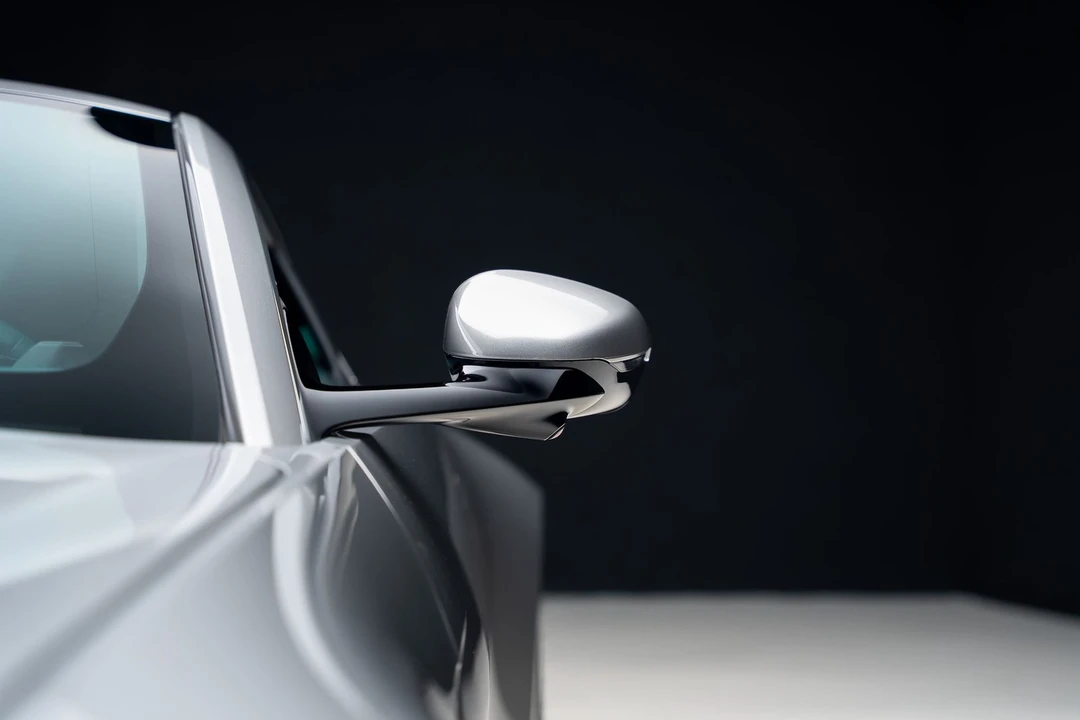 2025 Aston Martin Vantage - Image 15 of 31