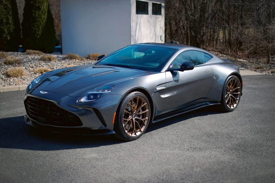 2025 Aston Martin V8 Vantage (2019+) - Image 10 of 15