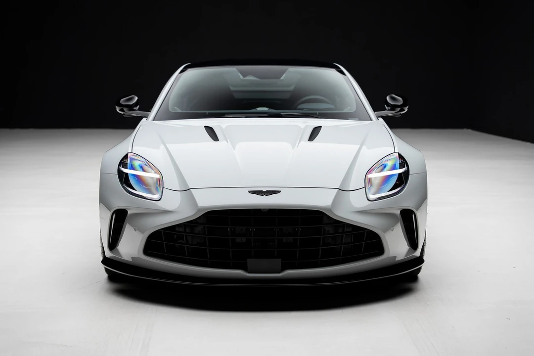 2025 Aston Martin V8 Vantage (2019+) - Image 7 of 31