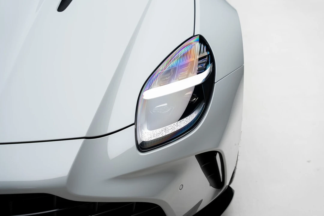 2025 Aston Martin V8 Vantage (2019+) - Image 11 of 31