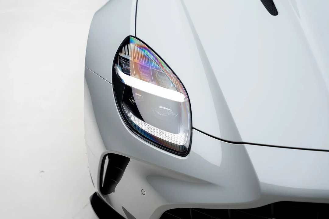 2025 Aston Martin V8 Vantage (2019+) - Image 12 of 31