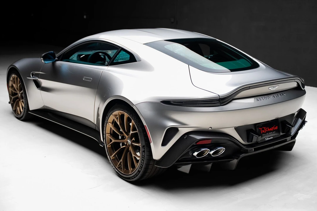 2025 Aston Martin Vantage - Image 26 of 31
