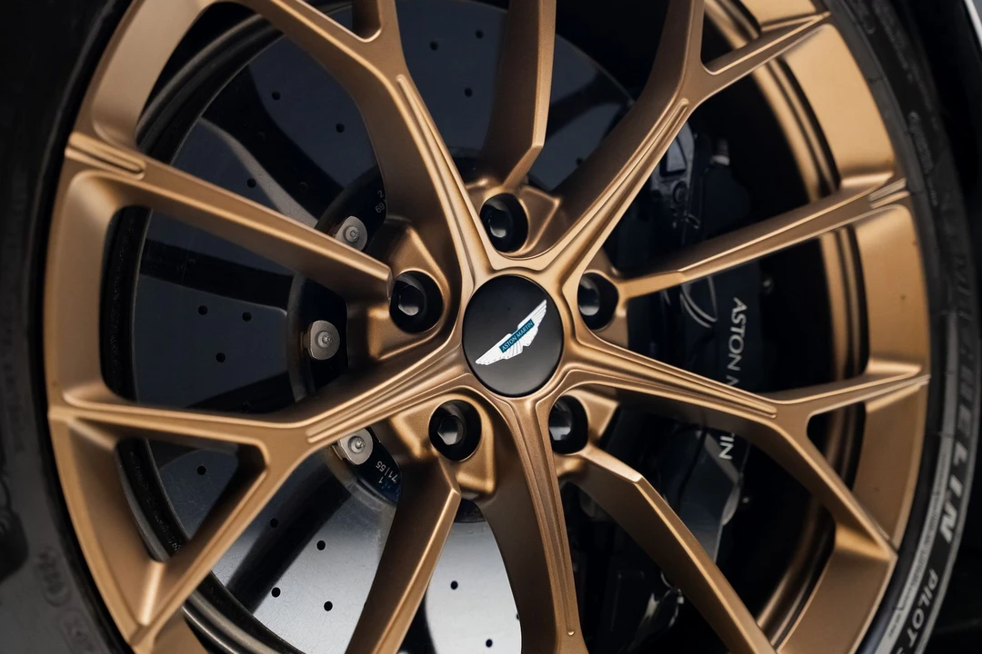 2025 Aston Martin Vantage - Image 23 of 31