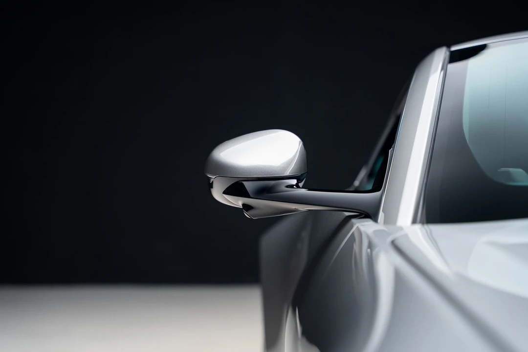 2025 Aston Martin Vantage - Image 14 of 31