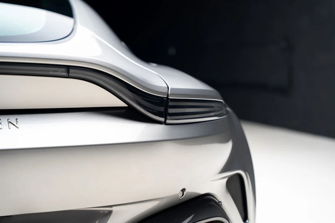 2025 Aston Martin Vantage - Image 31 of 31