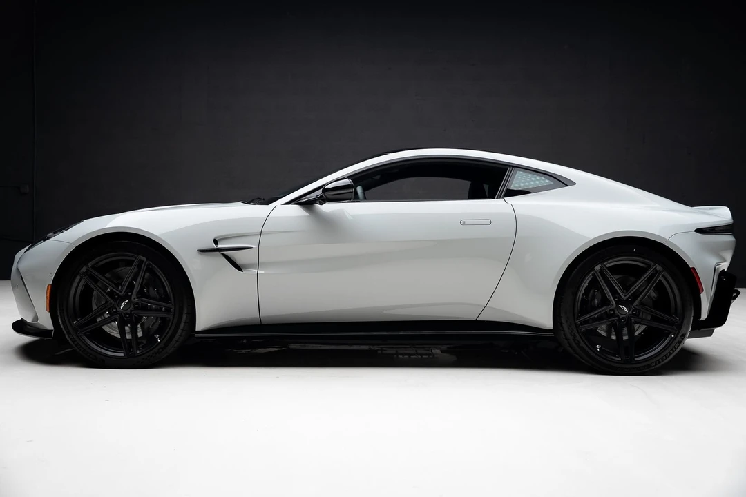 2025 Aston Martin V8 Vantage (2019+) - Image 17 of 31