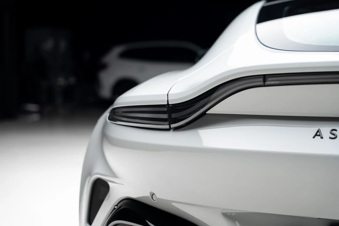 2025 Aston Martin V8 Vantage (2019+) - Image 28 of 31