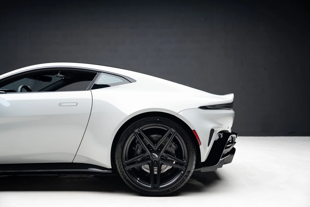 2025 Aston Martin V8 Vantage (2019+) - Image 20 of 31