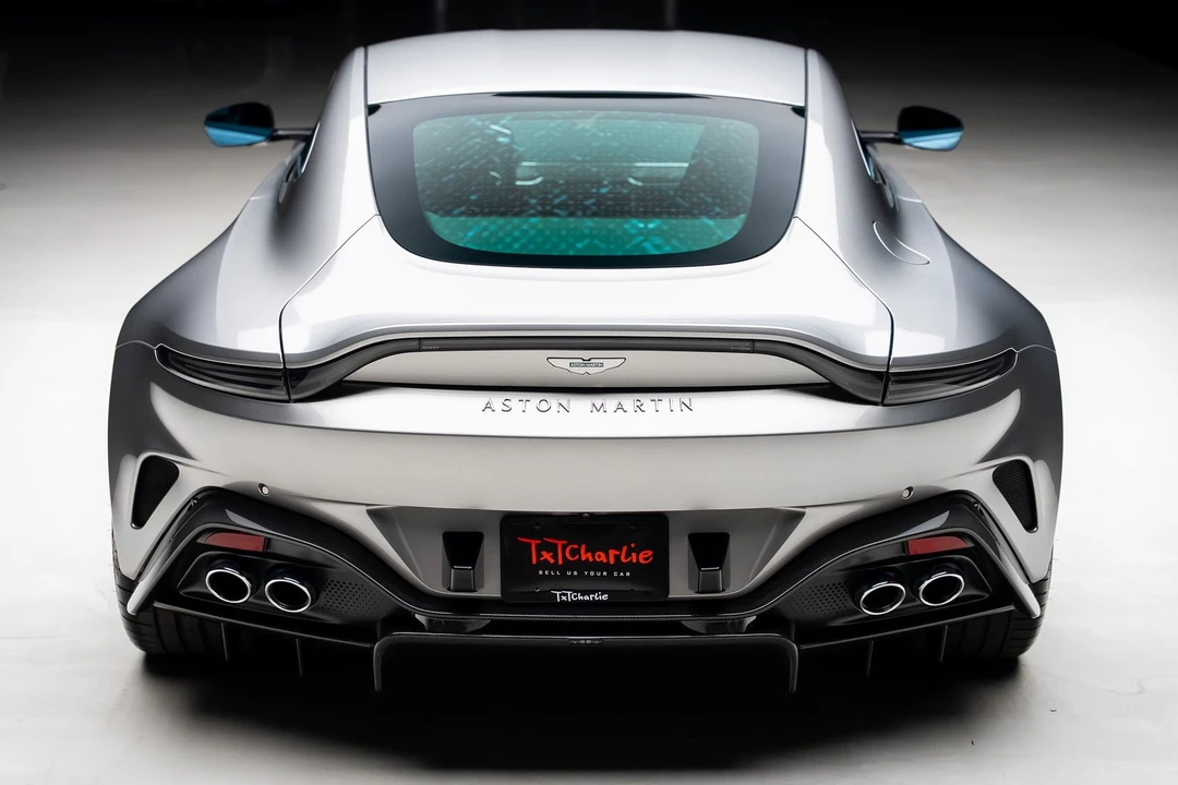 2025 Aston Martin Vantage - Image 27 of 31