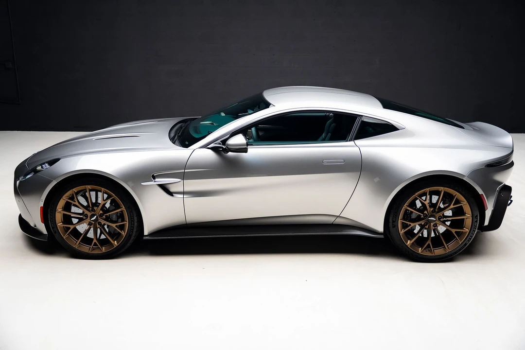 2025 Aston Martin Vantage - Image 17 of 31