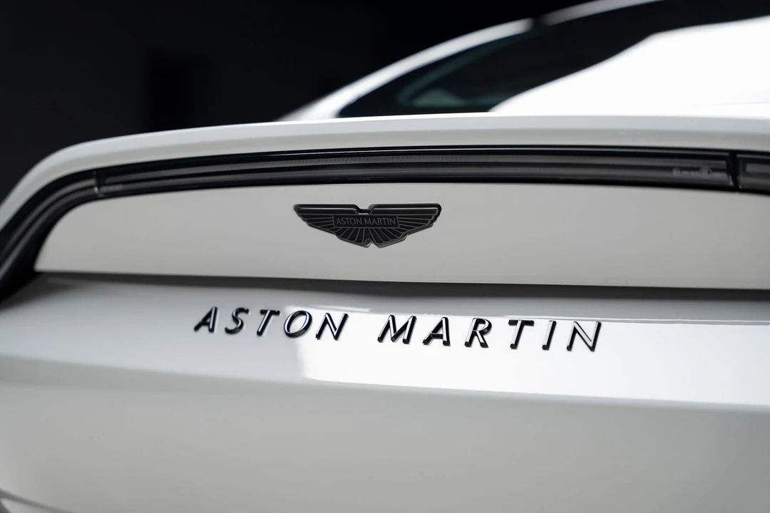 2025 Aston Martin V8 Vantage (2019+) - Image 30 of 31