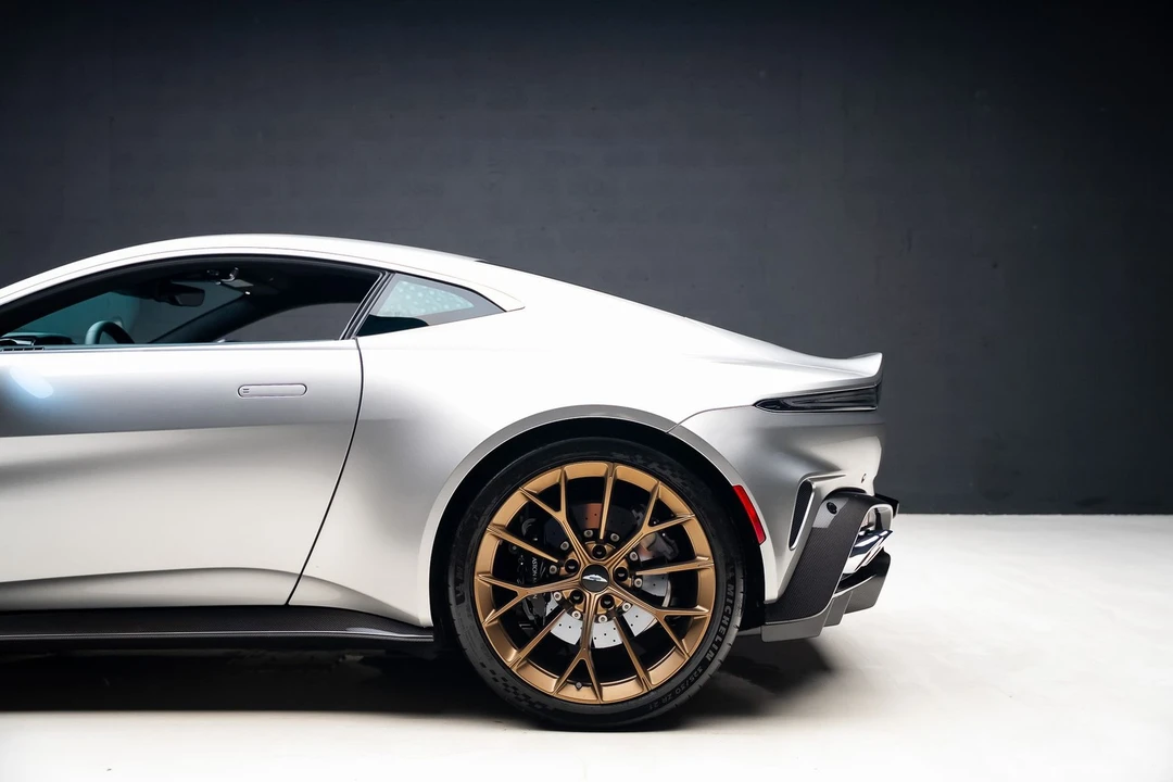 2025 Aston Martin Vantage - Image 21 of 31