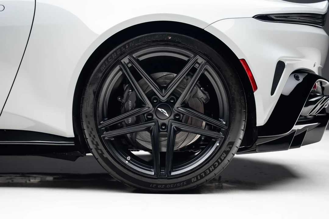 2025 Aston Martin V8 Vantage (2019+) - Image 21 of 31