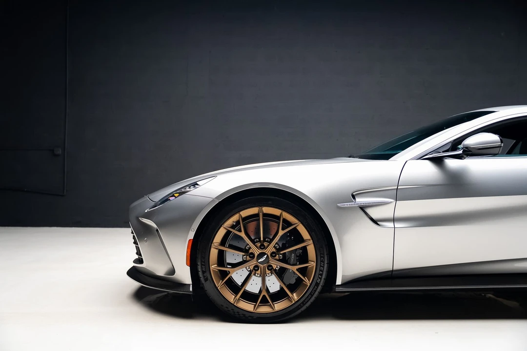 2025 Aston Martin Vantage - Image 19 of 31