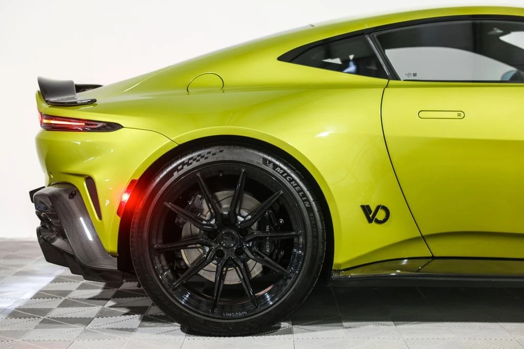 2025 Aston Martin V8 Vantage (2019+) - Image 2 of 31