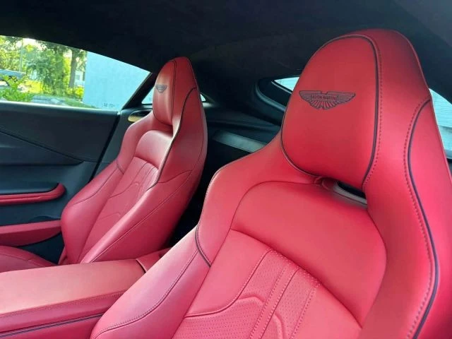 2025 Aston Martin V8 Vantage (2019+) - Image 9 of 16