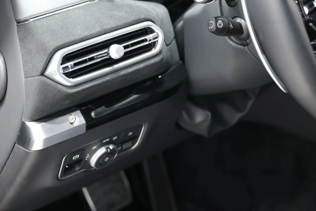 2025 Aston Martin V8 Vantage (2019+) - Image 28 of 31