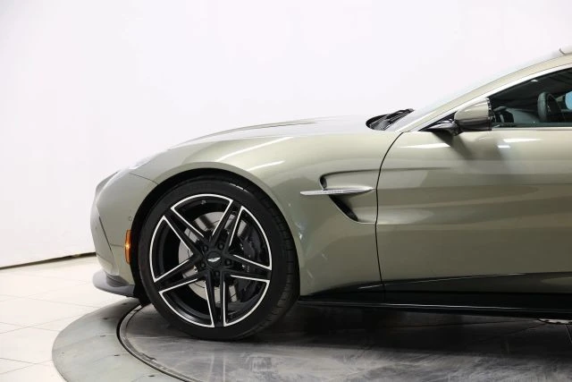 2025 Aston Martin V8 Vantage (2019+) - Image 9 of 31