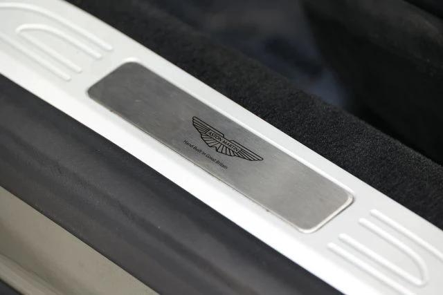 2025 Aston Martin V8 Vantage (2019+) - Image 16 of 31