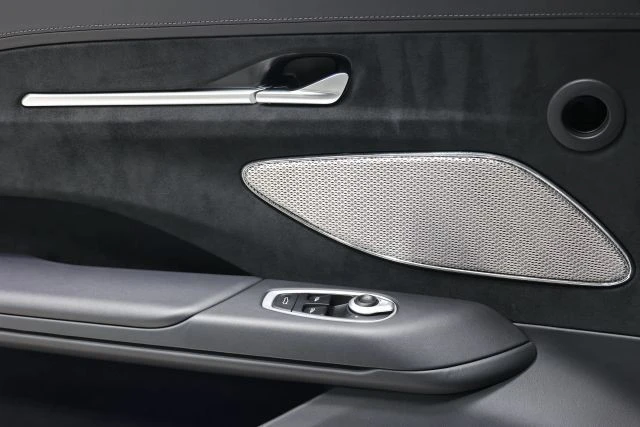 2025 Aston Martin V8 Vantage (2019+) - Image 13 of 31