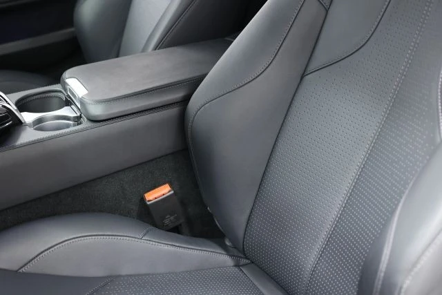 2025 Aston Martin V8 Vantage (2019+) - Image 20 of 31