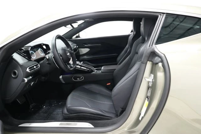 2025 Aston Martin V8 Vantage (2019+) - Image 15 of 31