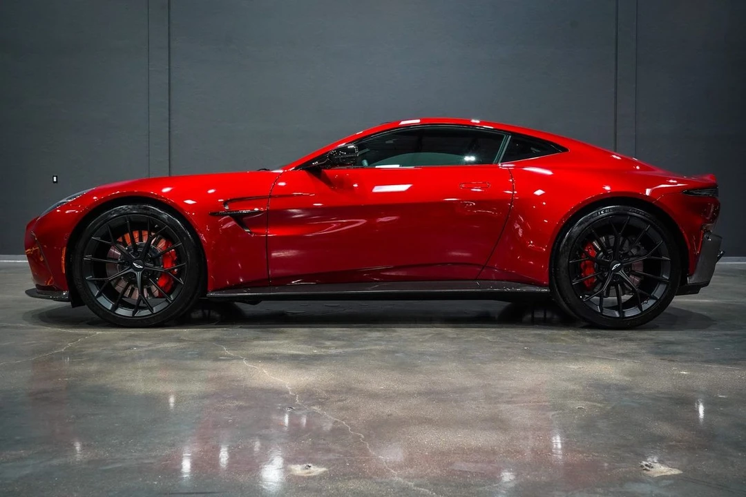 2025 Aston Martin V8 Vantage (2019+) - Image 2 of 21