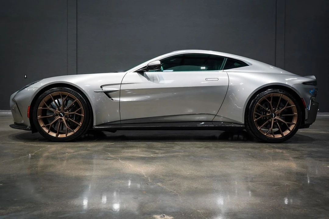 2025 Aston Martin V8 Vantage (2019+) - Image 2 of 21