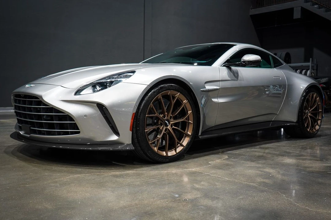 2025 Aston Martin V8 Vantage (2019+) - Image 10 of 21