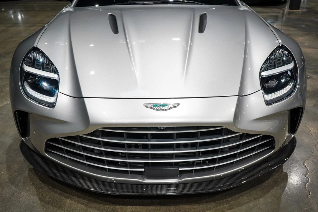 2025 Aston Martin V8 Vantage (2019+) - Image 9 of 21