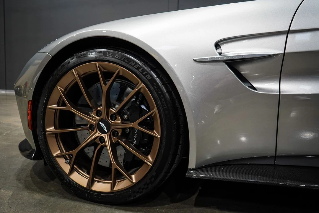 2025 Aston Martin V8 Vantage (2019+) - Image 18 of 21