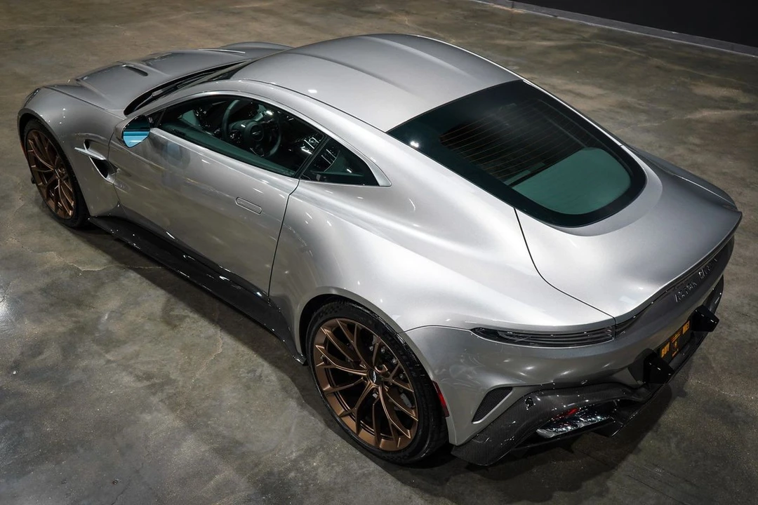 2025 Aston Martin V8 Vantage (2019+) - Image 15 of 21