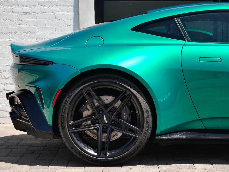 2025 Aston Martin V8 Vantage (2019+) - Image 15 of 26