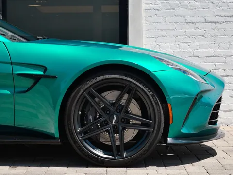 2025 Aston Martin V8 Vantage (2019+) - Image 4 of 26