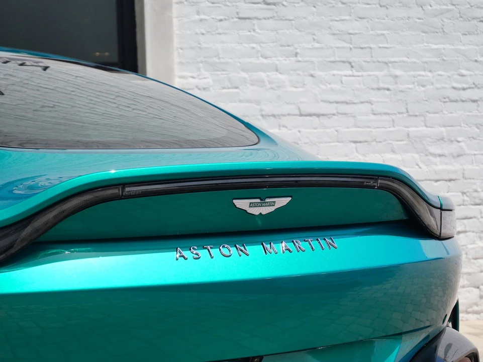 2025 Aston Martin V8 Vantage (2019+) - Image 8 of 26