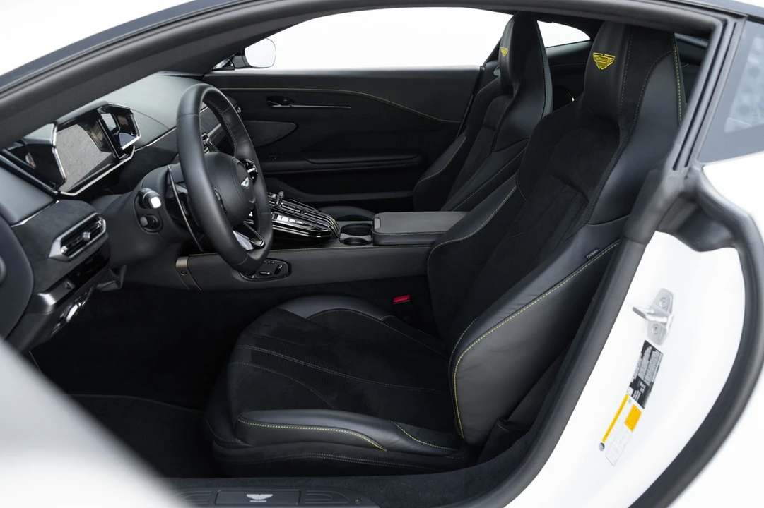 2025 Aston Martin Vantage - Image 9 of 31