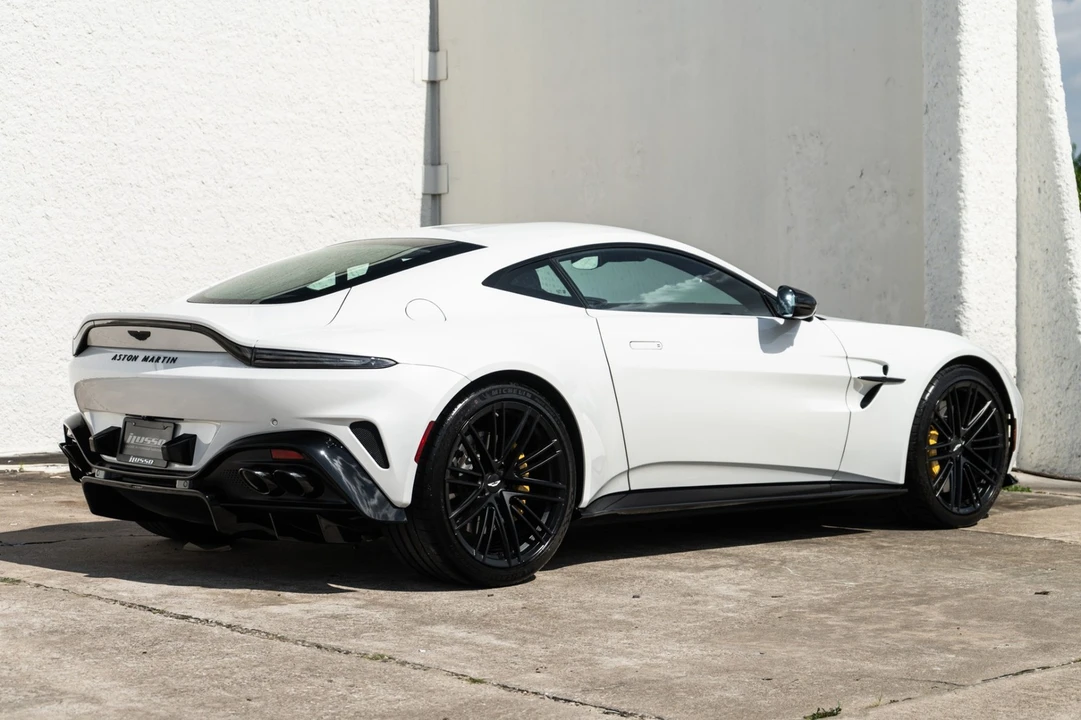 2025 Aston Martin Vantage - Image 4 of 31
