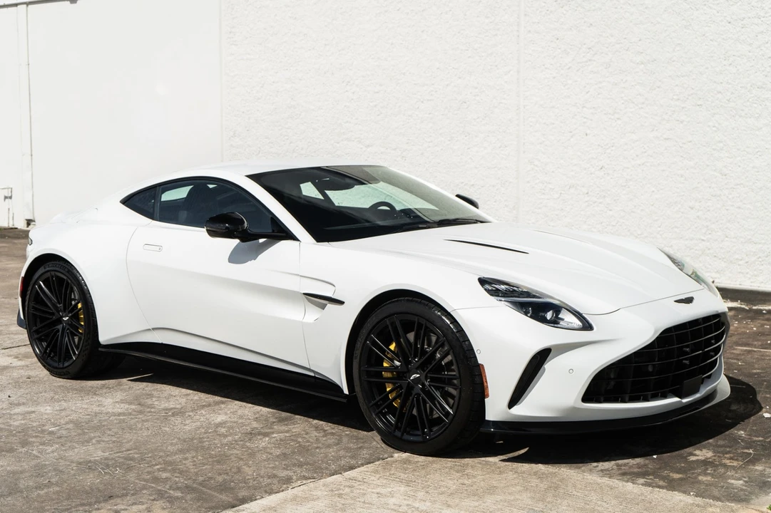 2025 Aston Martin Vantage - Image 5 of 31