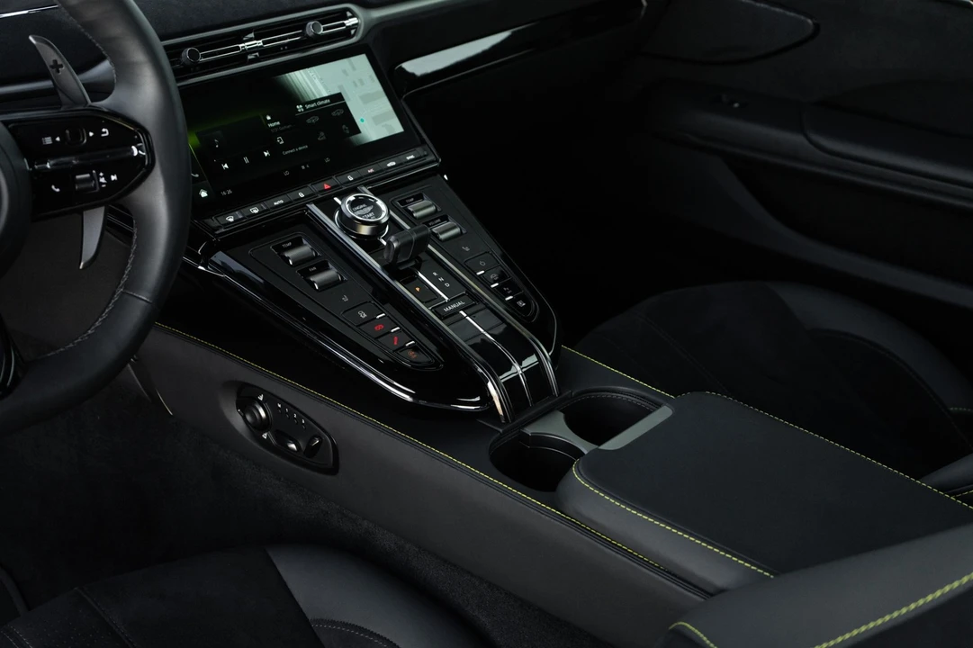 2025 Aston Martin Vantage - Image 20 of 31