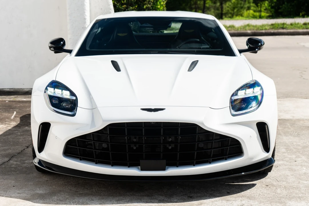 2025 Aston Martin Vantage - Image 12 of 31
