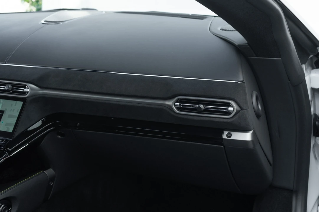 2025 Aston Martin Vantage - Image 22 of 31