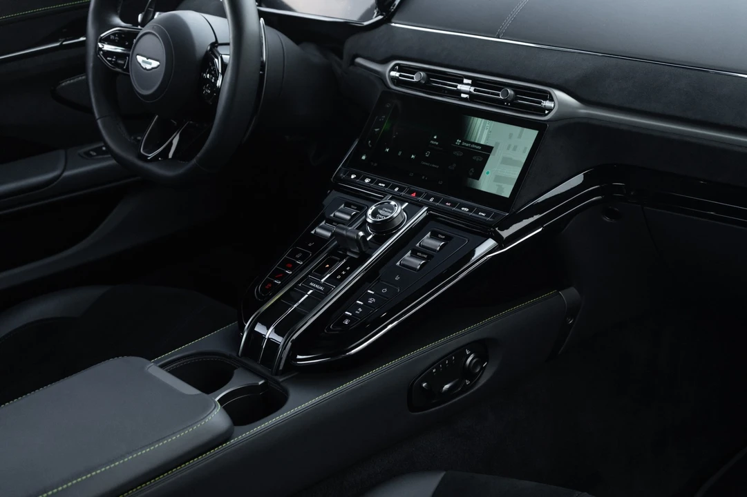 2025 Aston Martin Vantage - Image 21 of 31