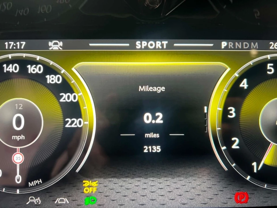 2025 Aston Martin Vantage - Image 11 of 31