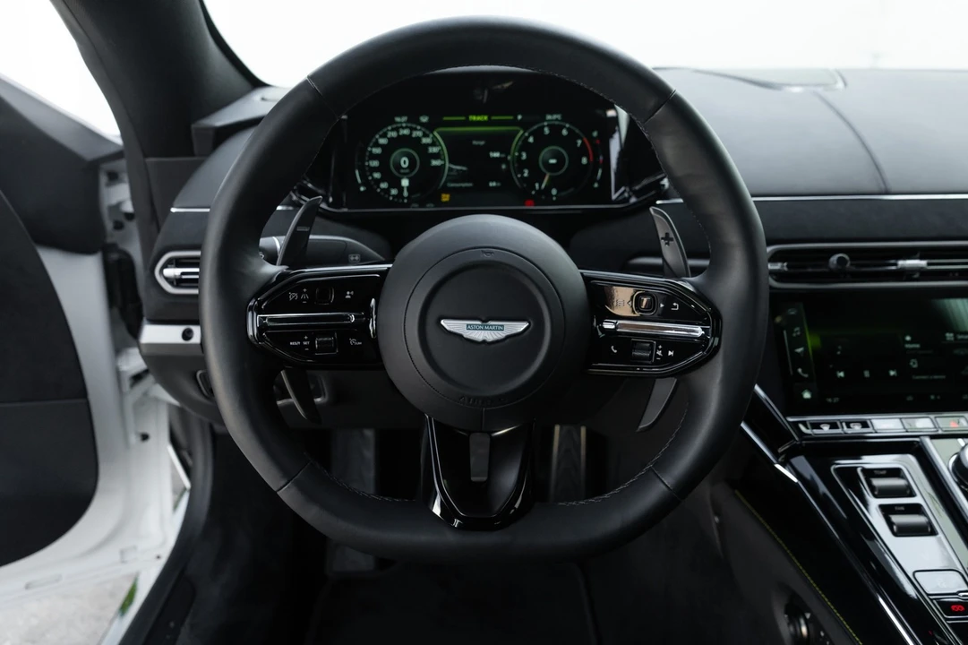 2025 Aston Martin Vantage - Image 10 of 31