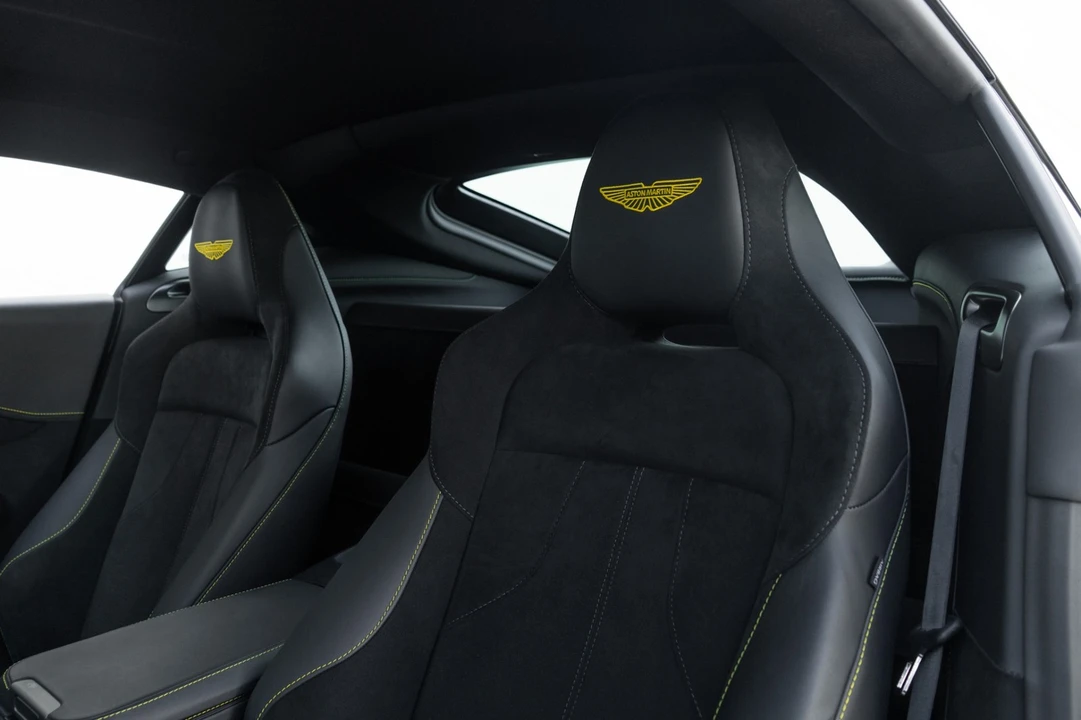 2025 Aston Martin Vantage - Image 24 of 31