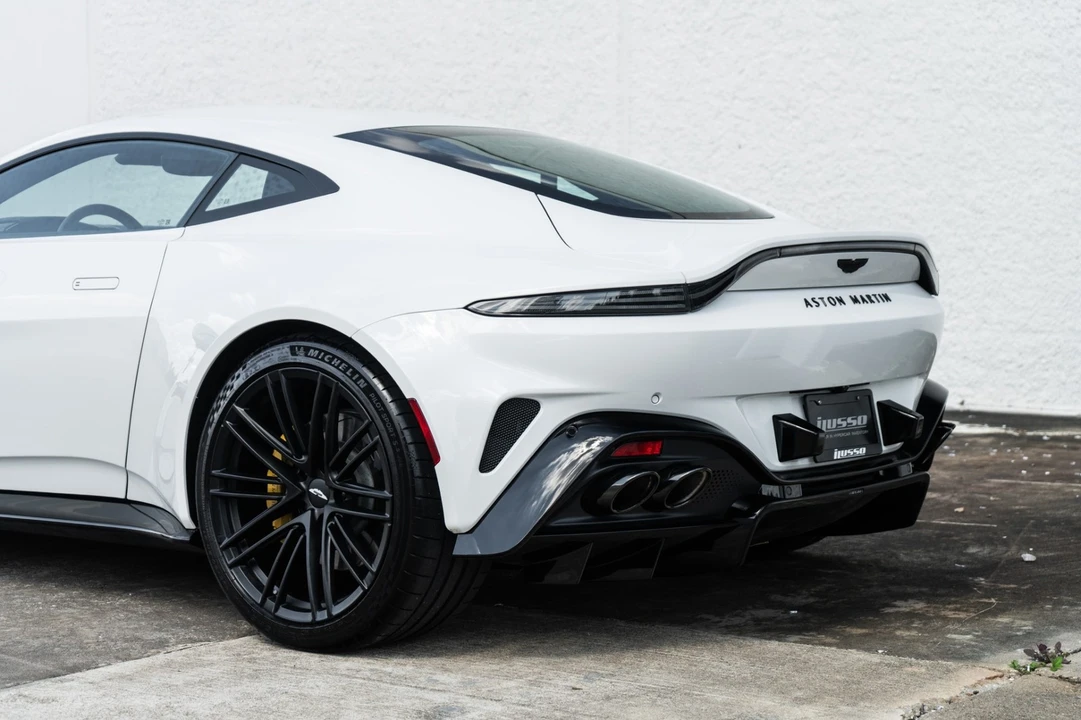 2025 Aston Martin Vantage - Image 16 of 31